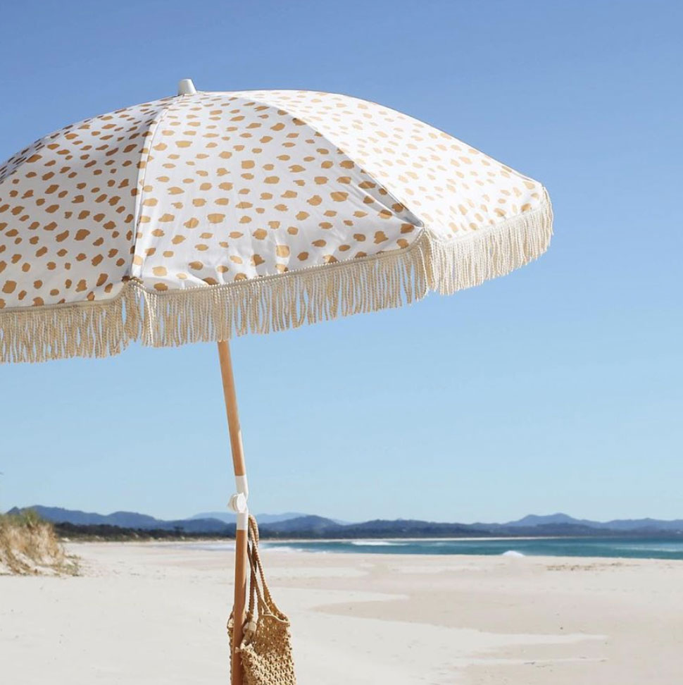 beach umbrella buyers guide - sunday supply co